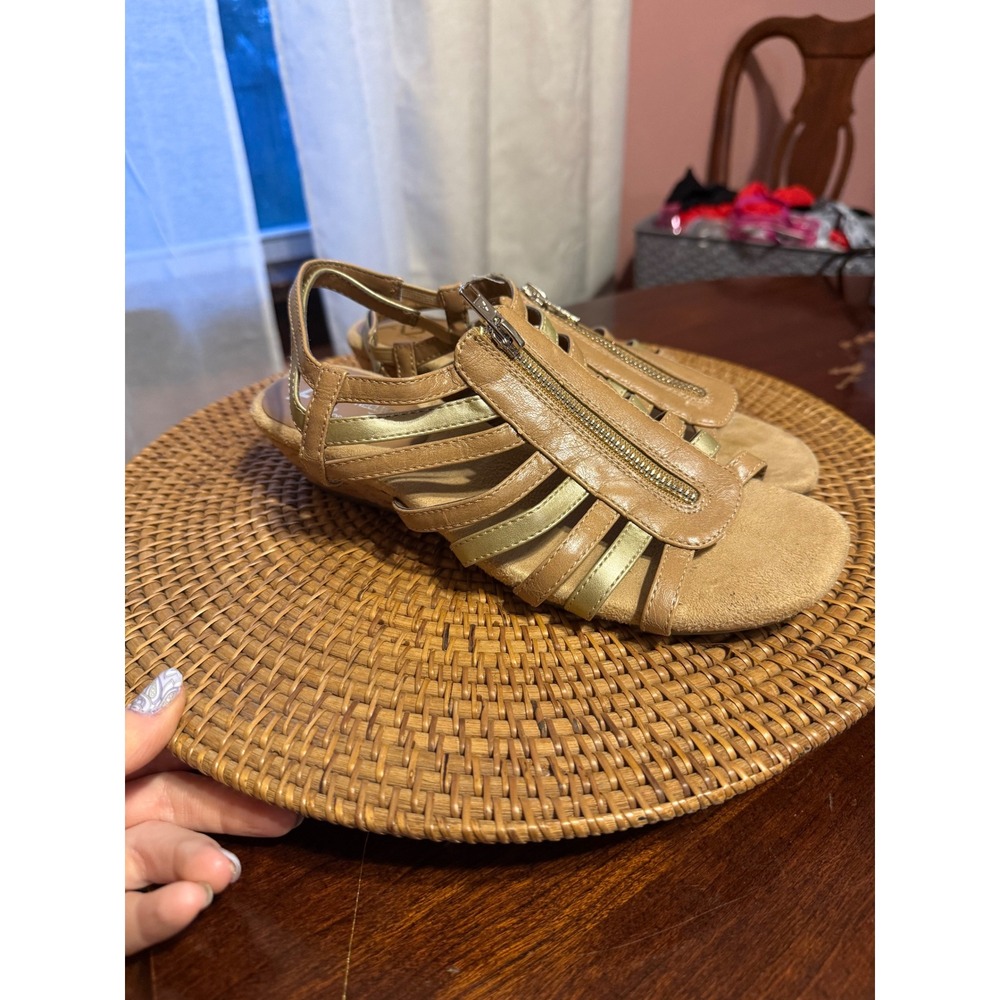 A2 by Aerosoles Women Tan Gold Strappy Wedge Sandals Front Zip Gladiator Size 8